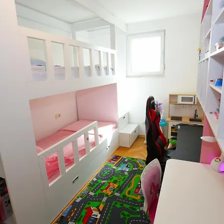 Luxury Family דירה אומיס