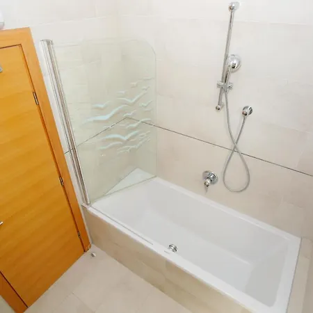 דירה Luxury Family אומיס