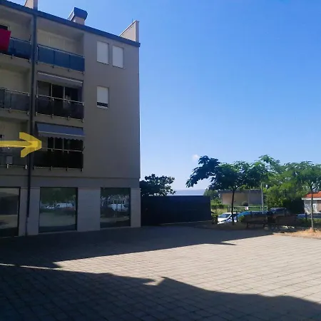 Luxury Family אומיס